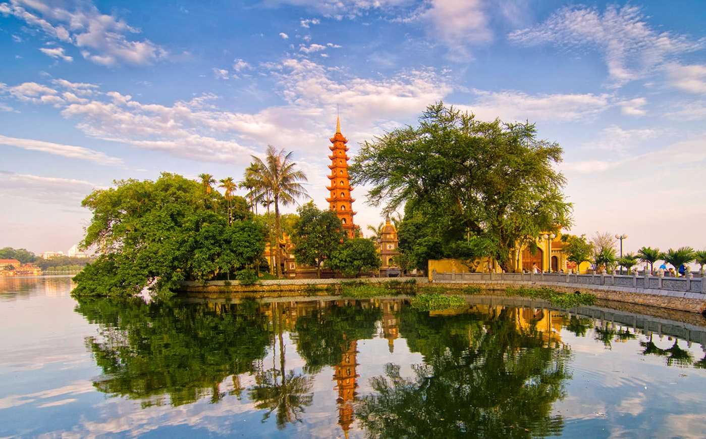 Hanoi West Lake and Tran Quoc Pagoda