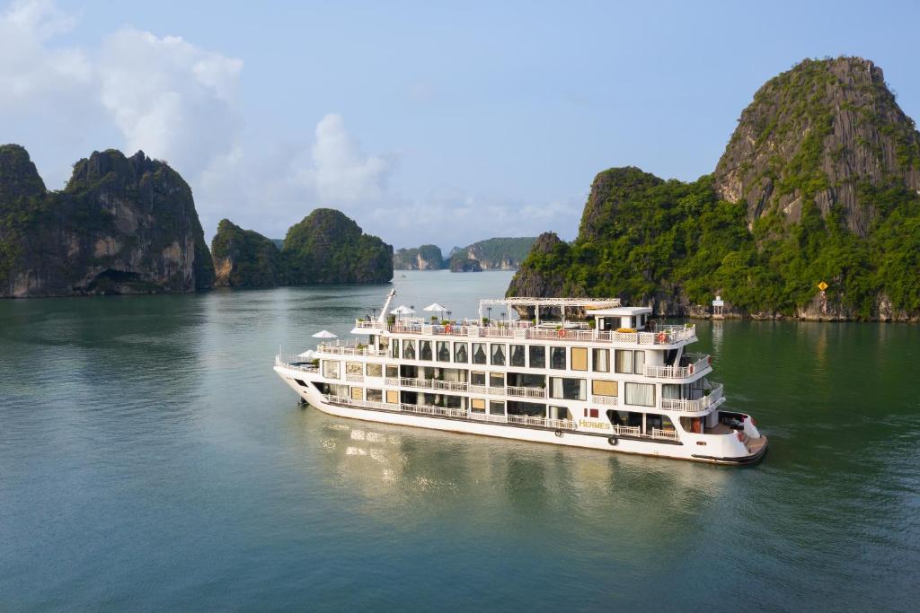 Ha Long Bay Hermes Cruise1