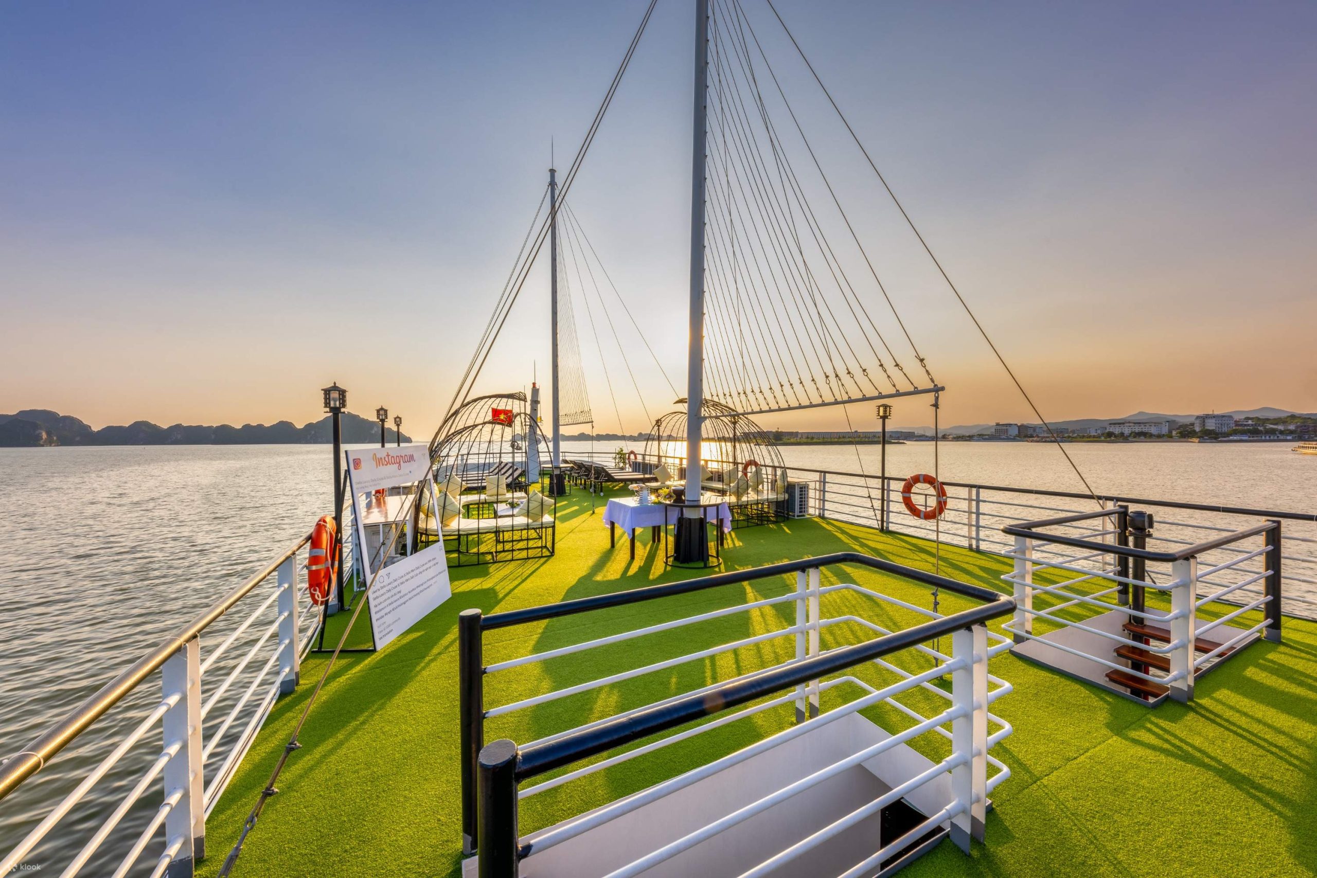 Halong Bay HERITAGE LUXURY DAY CRUISE 2