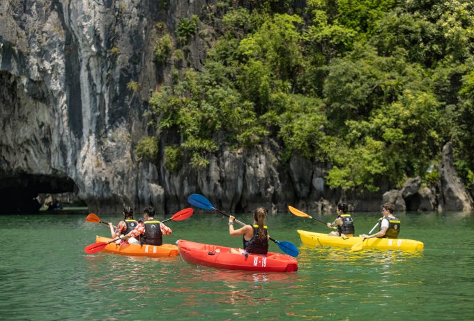 Halong Bay Luon cave Kayaking